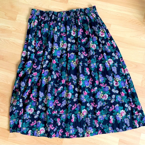ST MICHAEL Vintage floral flowy skirt made in Canada - Picture 2 of 7